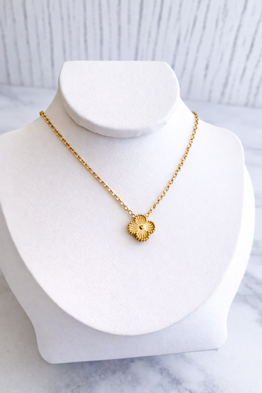 COLLAR TRÉBOL DORADO
