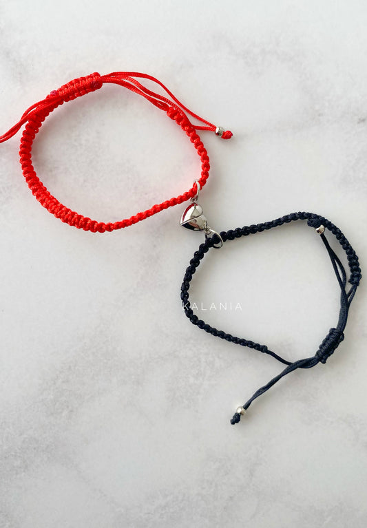 PULSERAS UNIÓN CORAZÓN HILO ROJO Y NEGRO