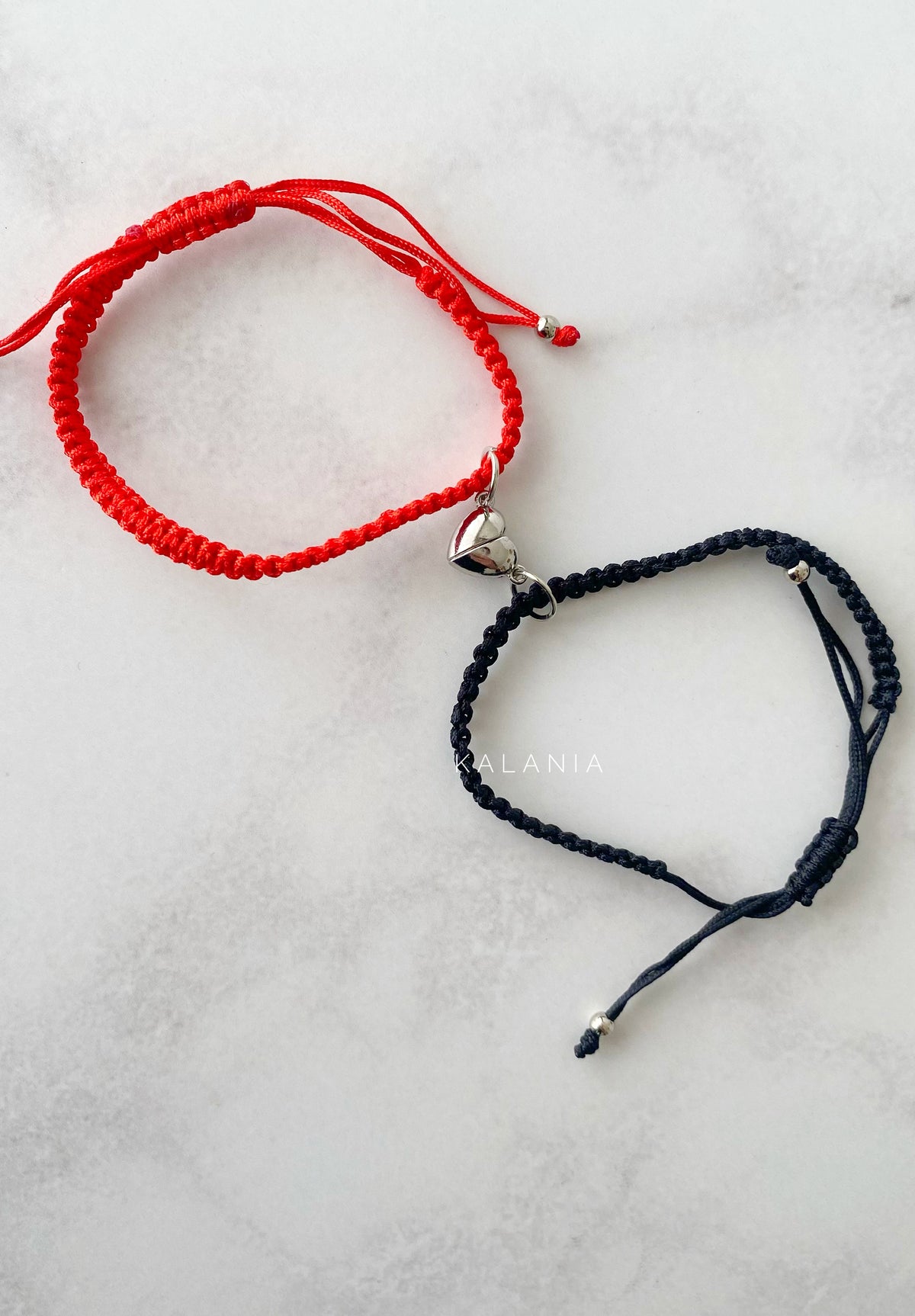 PULSERAS UNIÓN CORAZÓN HILO ROJO Y NEGRO