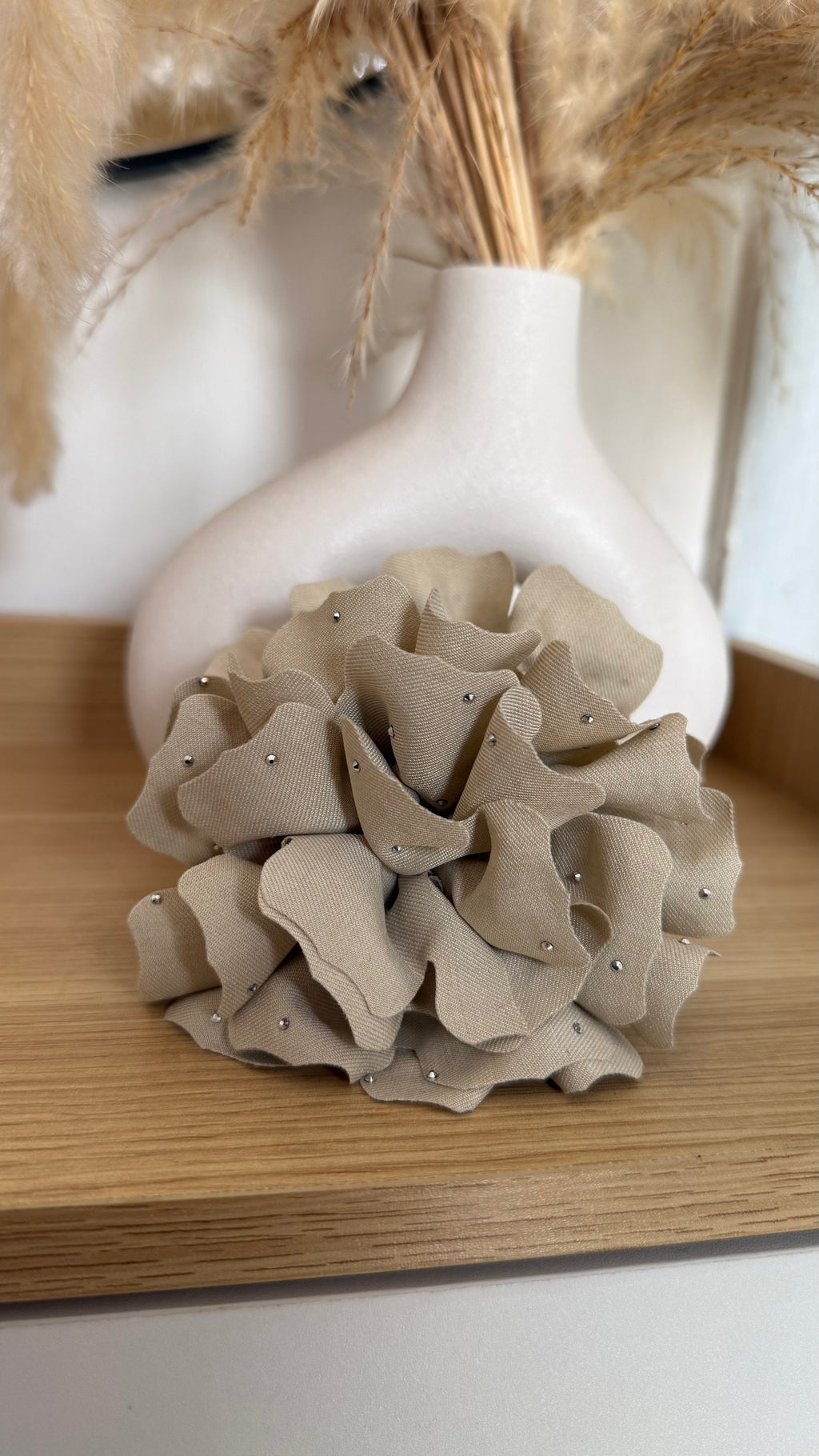 Pinche Flor Brillo Beige 9 cm