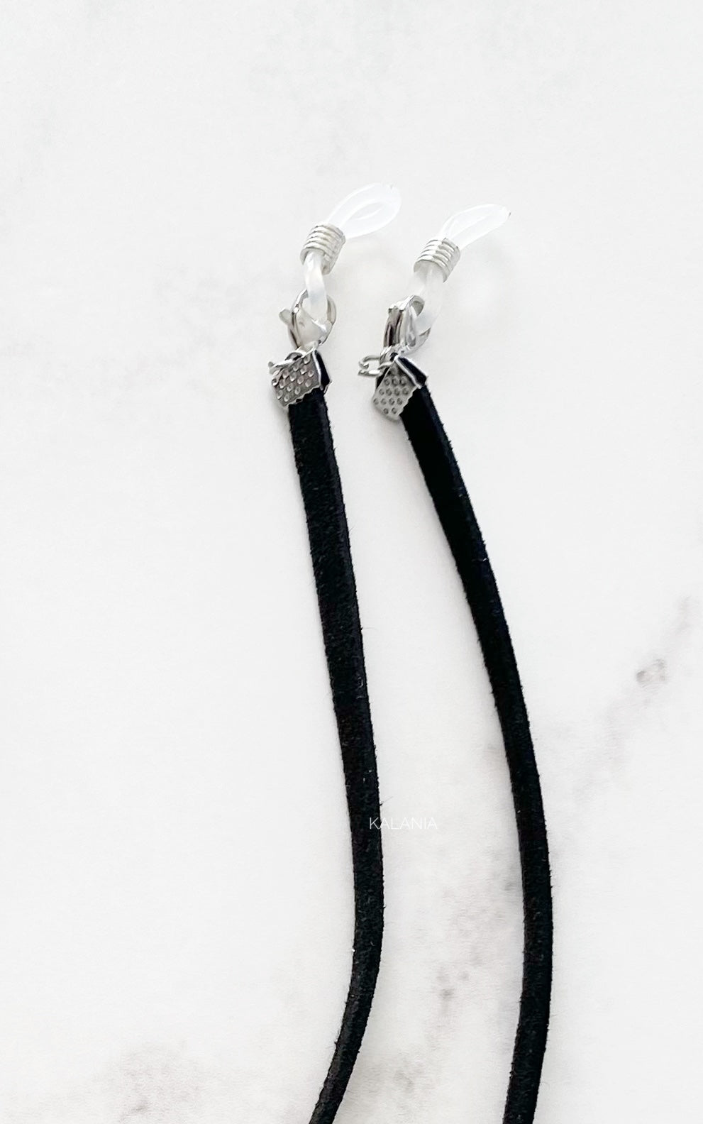 STRAPS DE LENTES ACERO EN GAMUZA NEGRO