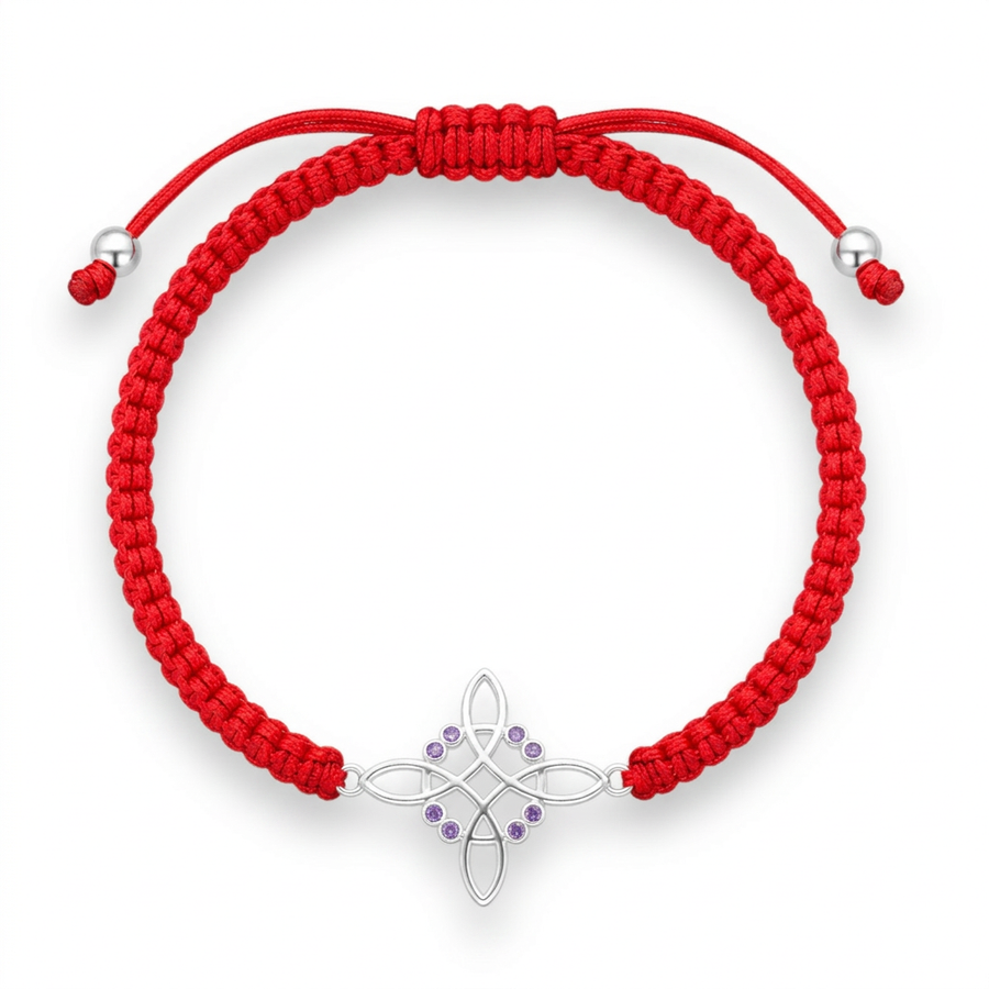 Pulsera roja Nudo de Bruja con circones amatista y detalles plateados sobre fondo blanco