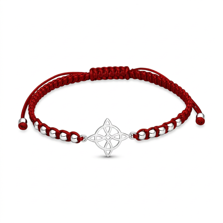 Pulsera roja Nudo de Bruja con esferas plateadas Protección II sobre fondo blanco