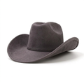 Sombrero gris en ángulo con fondo blanco