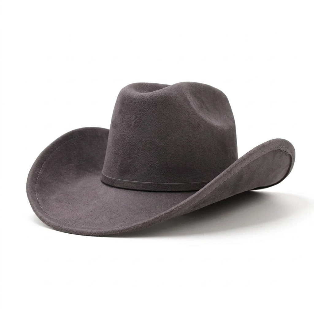 Sombrero gris en ángulo con fondo blanco