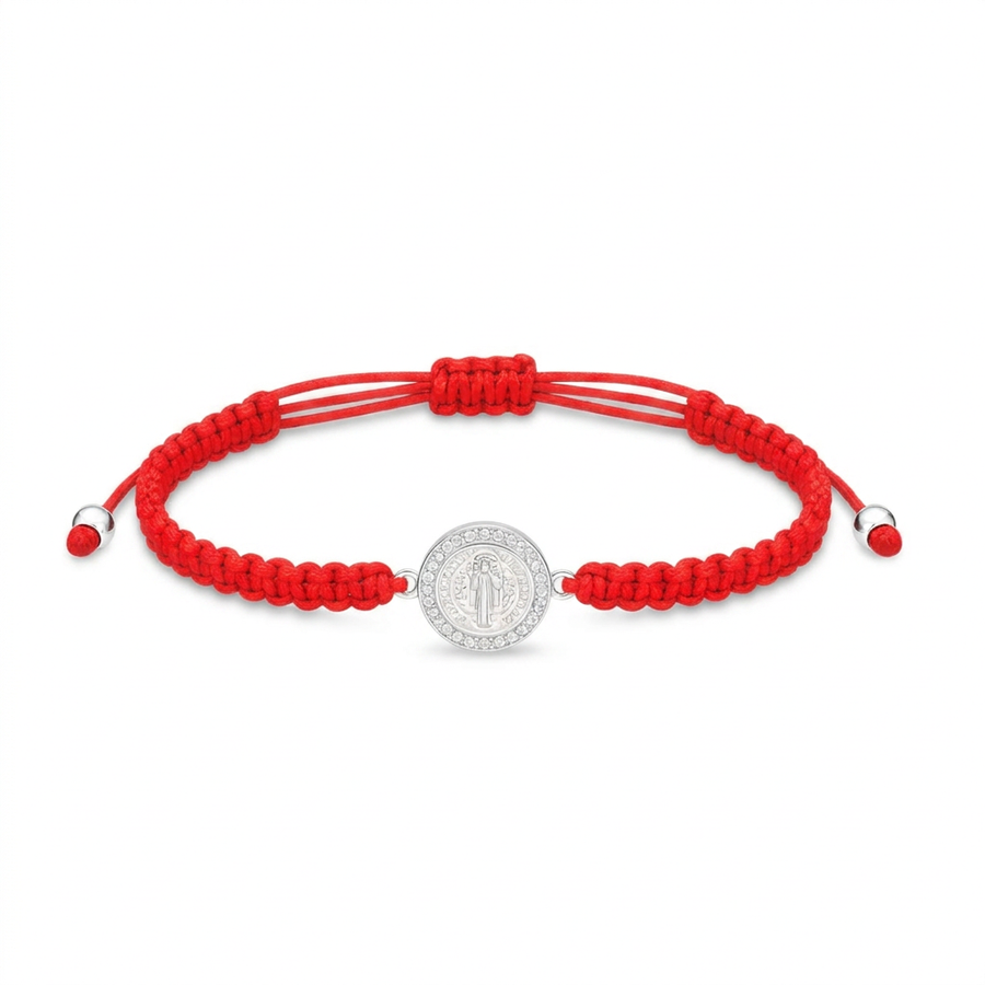 Pulsera Baby roja San Benito con medalla plateada y circones sobre fondo blanco