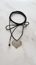COLLAR GAMUZA CORAZÓN LINEAS